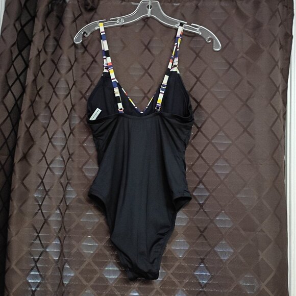 ❤️TRINA TURK BLACK TREASURE COVE V-PLUNGE 1 PIECE SWIMSUIT SZ 8 - Picture 4 of 6